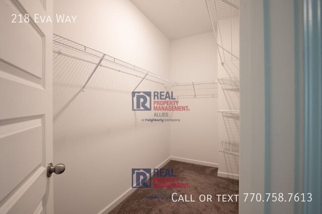 Building Photo - 218 Eva Wy