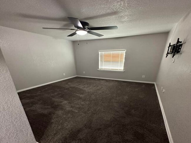 Building Photo - 4707 Midway Dr