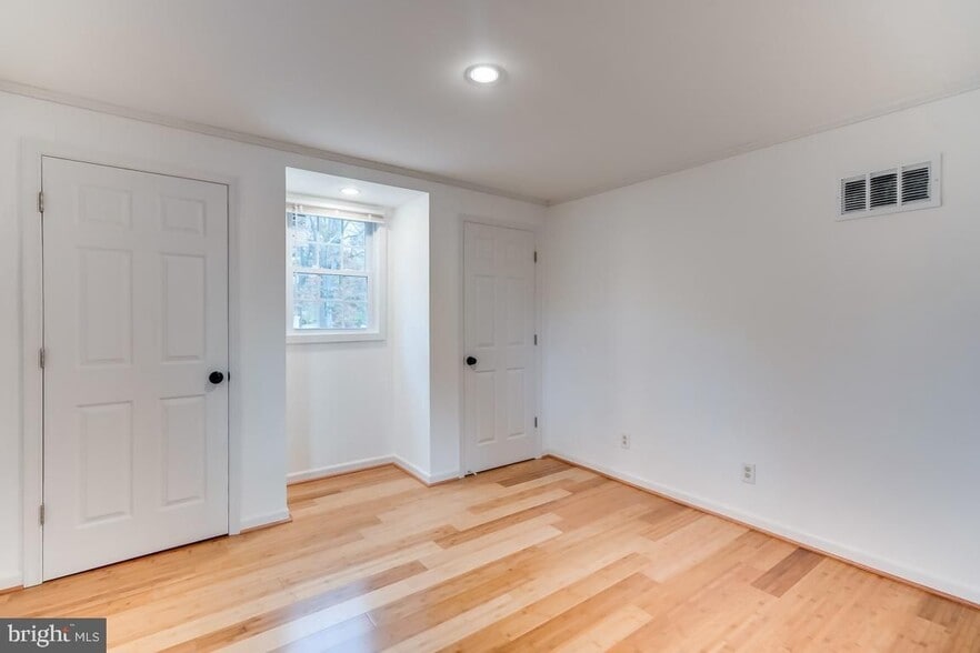 Building Photo - 822 Warburton Ln