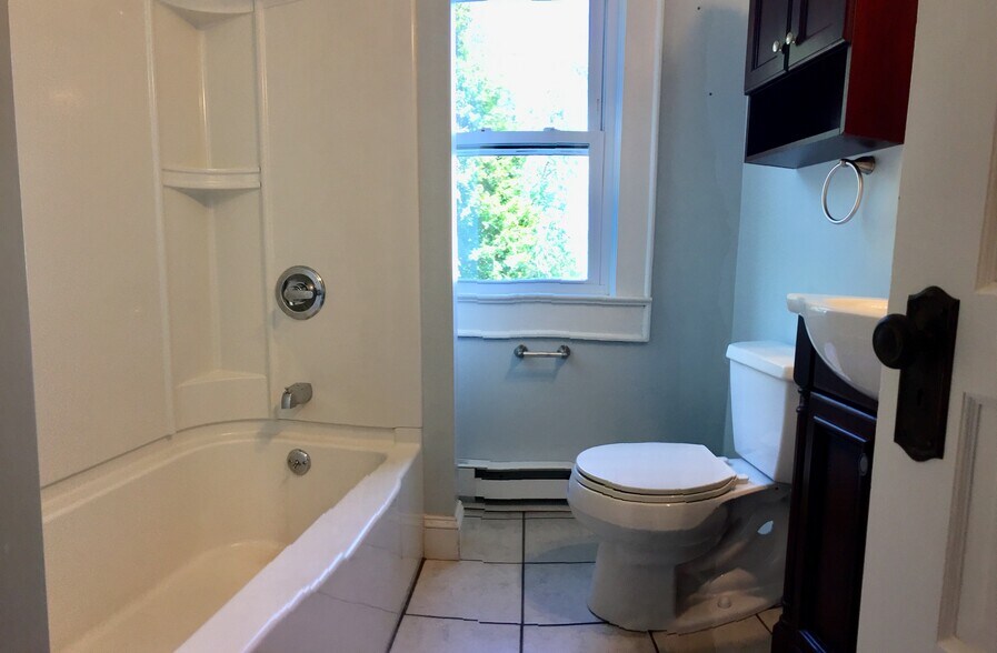 Building Photo - 906 W Lackawanna Ave