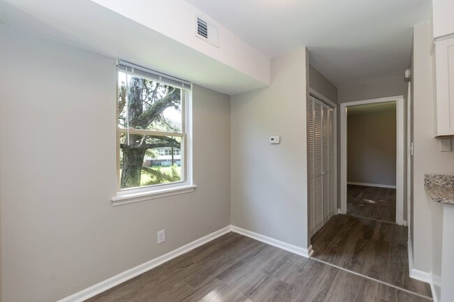 Building Photo - 209 Johnson St