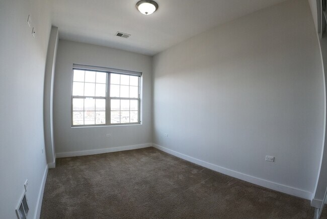 Building Photo - 4447 N Kedzie Ave