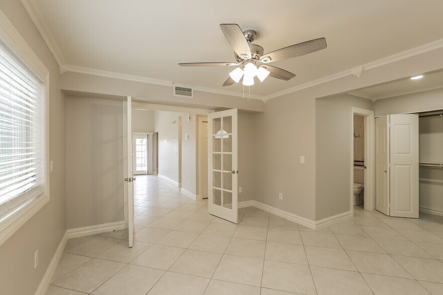 Building Photo - 1915 S 39th St