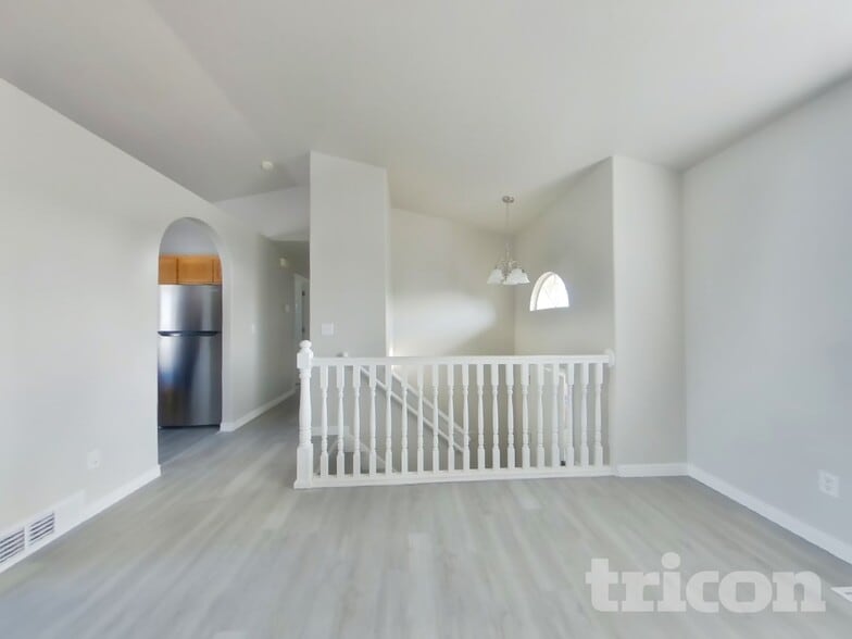 Building Photo - 5447 Midland Dr