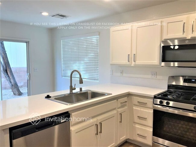 Building Photo - 539 Eresma St