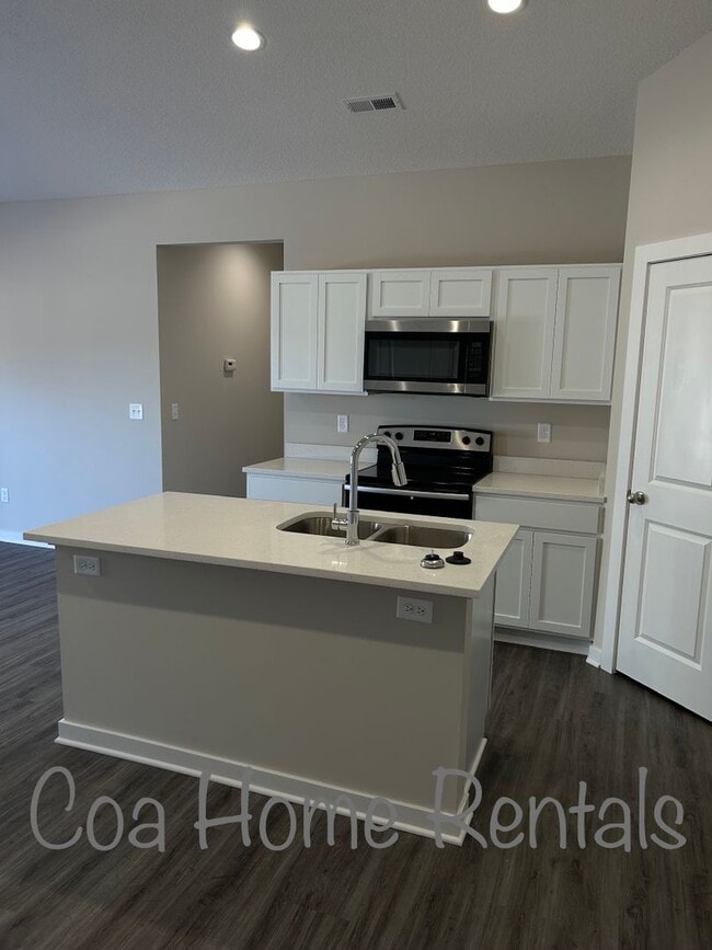 Building Photo - New Construction west side town home