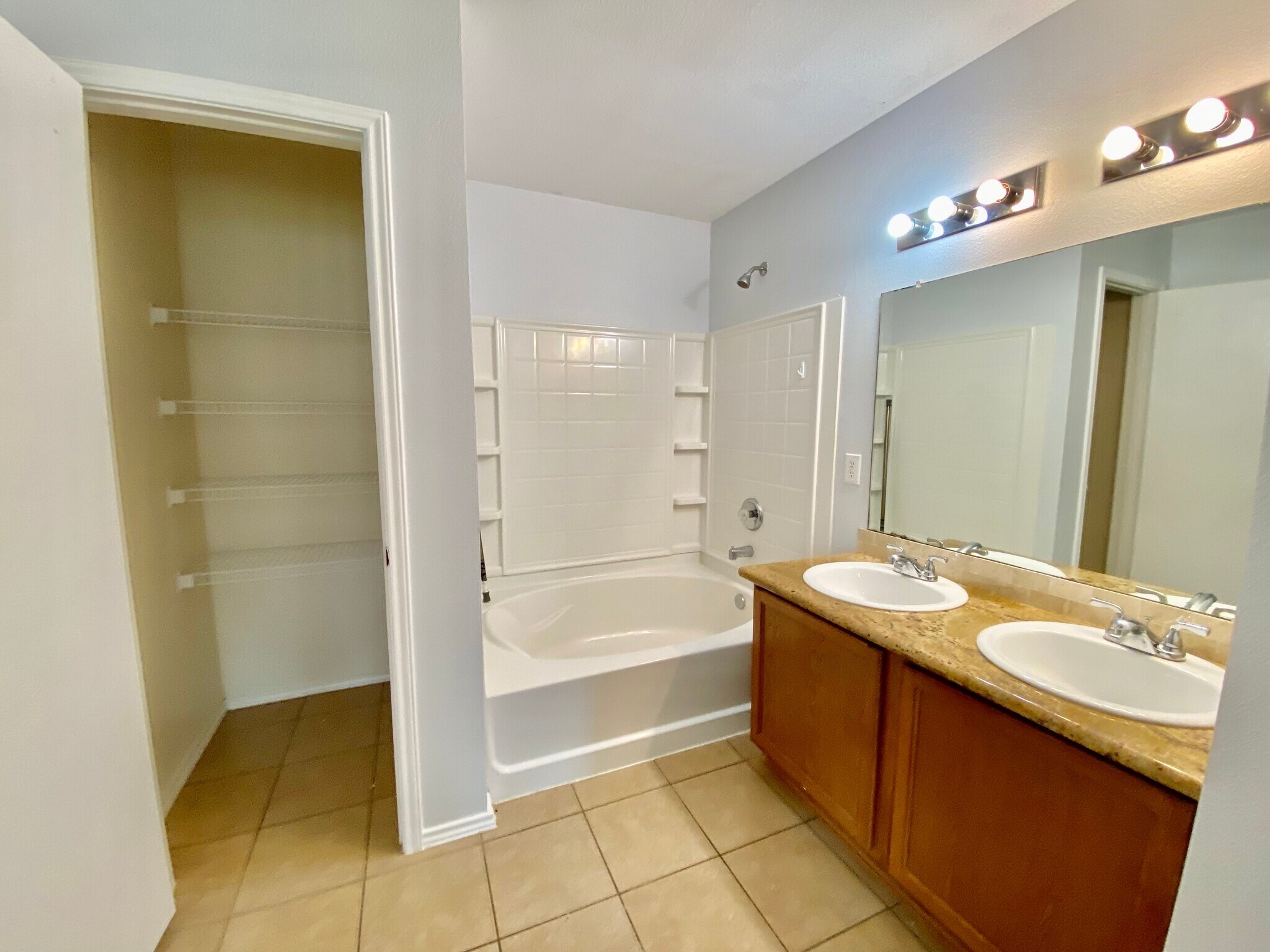 Primary bath - 8014 Stowe Springs Ln