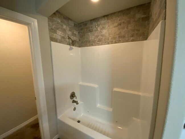 Building Photo - 120 Cisterna Dr