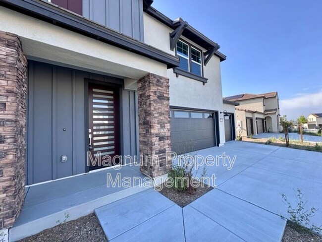 Building Photo - 30769 Valley Heights Dr.