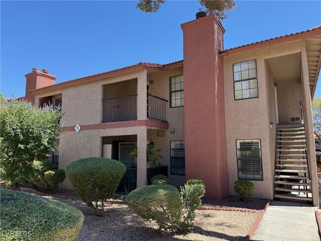 Primary Photo - 5576 W Rochelle Ave.