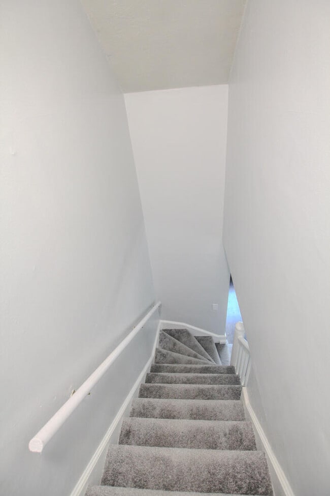 Building Photo - 5017 N Bay Ridge Ave