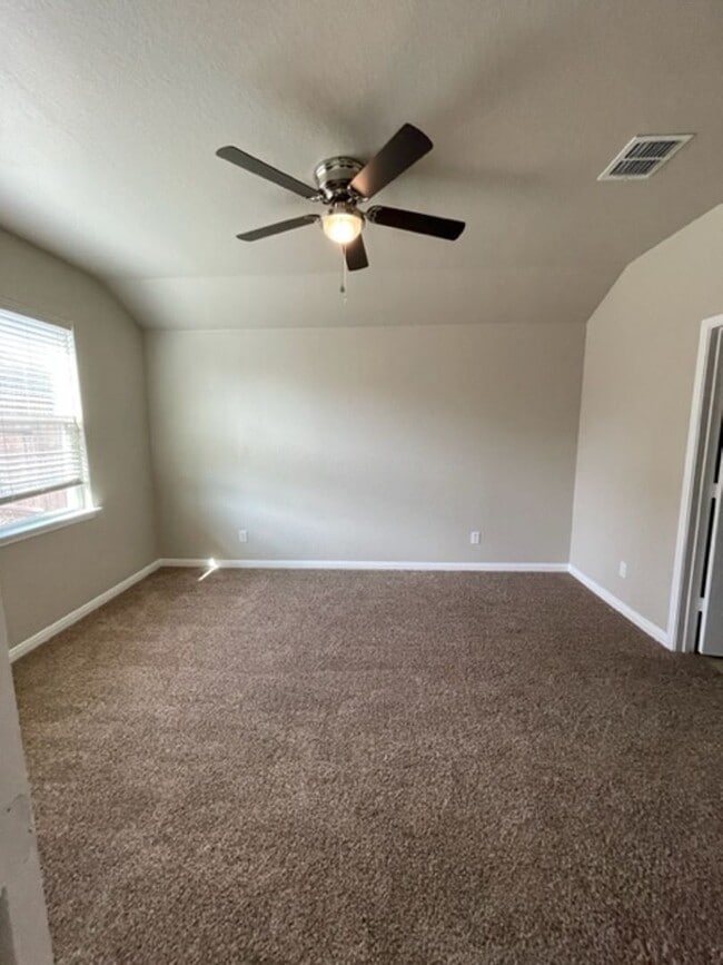 Building Photo - 6350 Daisy Way