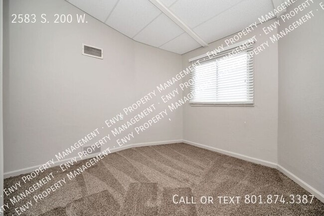 Building Photo - 2583 S 200 W