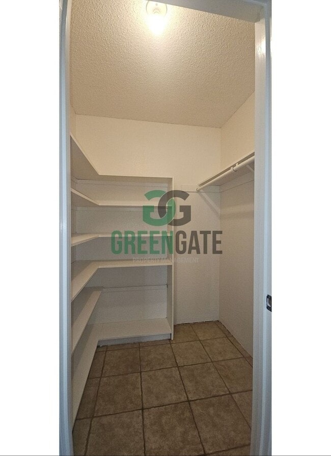 Building Photo - 3 BEDROOM 2 BATH HOME MOVE IN READY IN North MODESTO!
