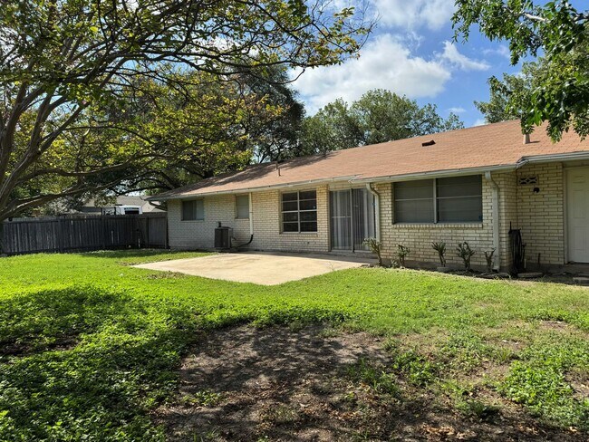 Building Photo - 6919 Moon Lake Dr