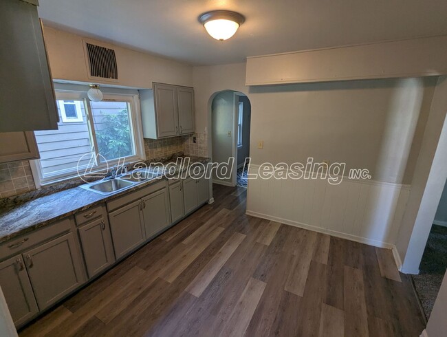 Building Photo - Spacious 3-Bedroom Home with 2-Car Garage ...