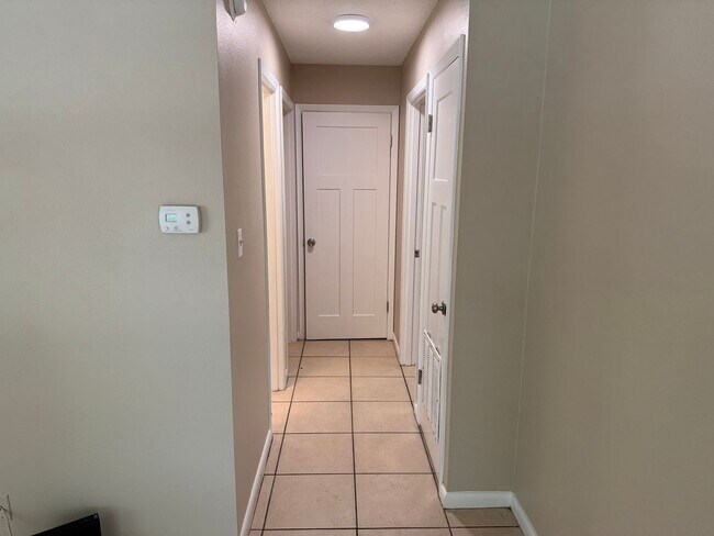 Building Photo - Leesburg Duplex