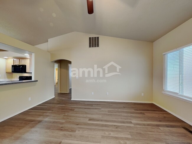 Building Photo - 684 E Full Moon St