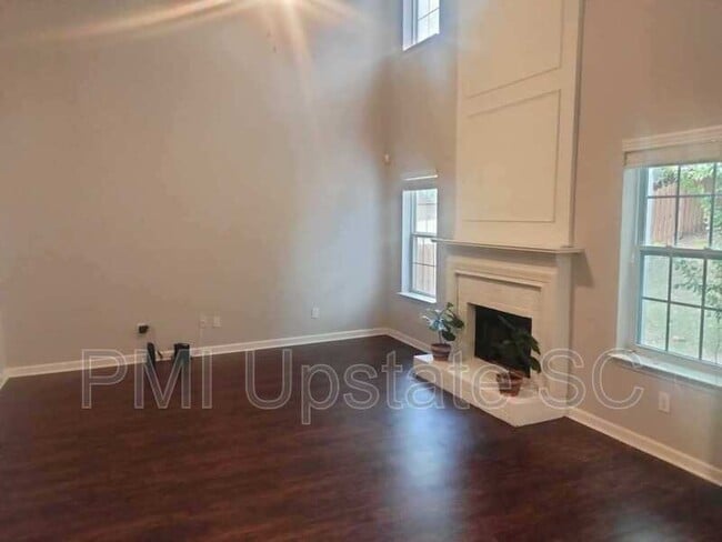 Building Photo - 102 Waterton Way