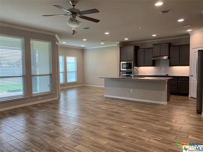 Building Photo - 515 Salt Lick Dr