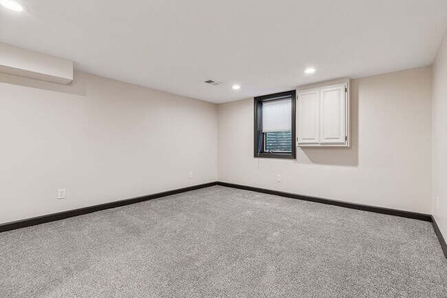Building Photo - Gorgeous Like New Remodeled Edina Beauty w...
