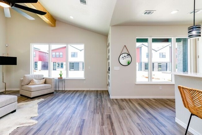 Building Photo - Tower View Contemporary Flats - Unit C