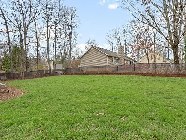 Building Photo - 1811 Chantilly Ct