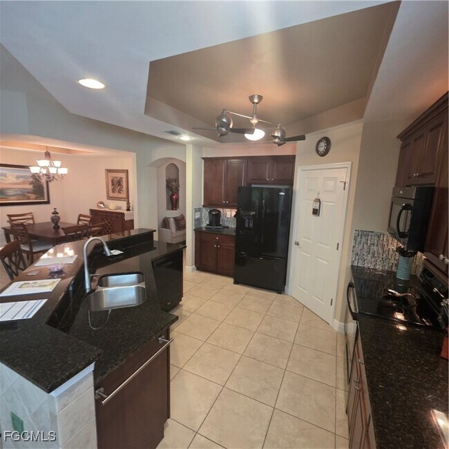 Building Photo - 10637 Pelican Preserve Blvd