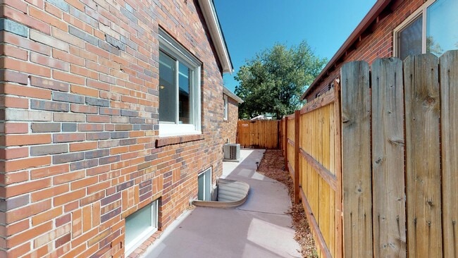 Building Photo - 3420 St Paul St