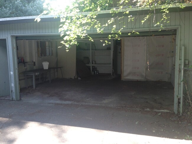 Building Photo - Charming 3 Bedroom/1 bath house in Wedgwoo...