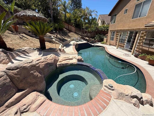 Building Photo - 5006 Palmera Dr