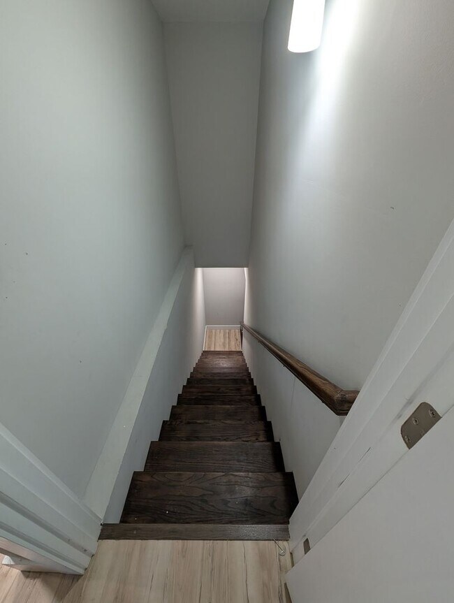 Building Photo - Beautiful home 3 minutes from ETSU!
