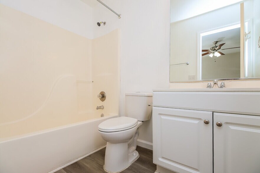 Building Photo - 1538 S Danielson Wy