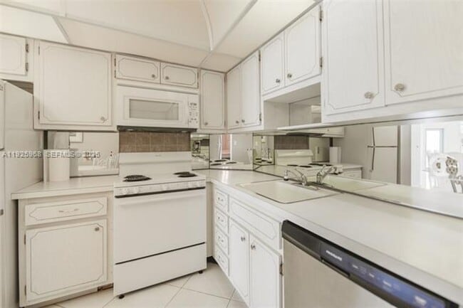 Building Photo - 1950 S Ocean Dr