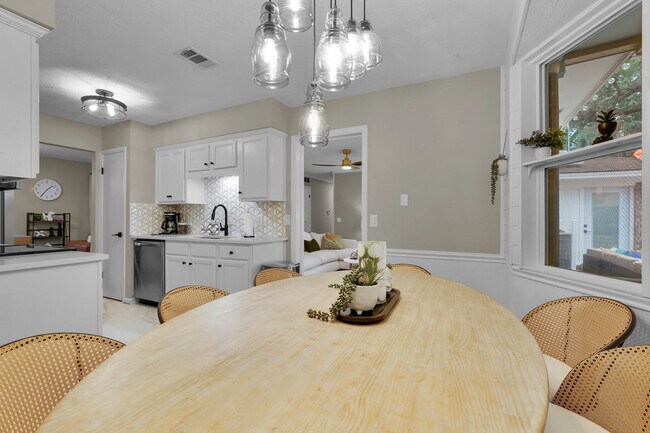 Building Photo - 1023 Brittlewood Dr
