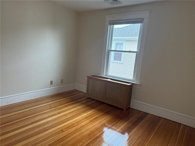 Building Photo - 15 Freeborn St