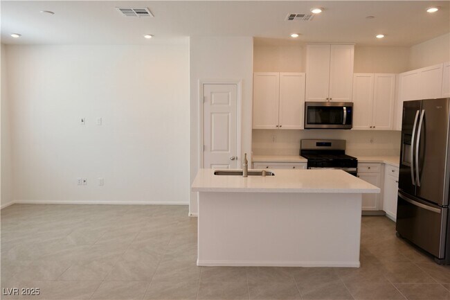 Building Photo - 1168 Heliodor Ave