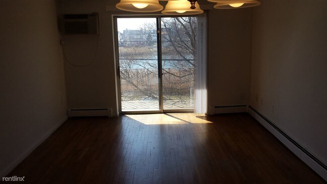 Building Photo - 1 br, 1 bath Apartment - 435 Shirley St 26