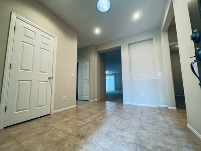 Building Photo - Newly Updated Single-Story in Southern Highlands