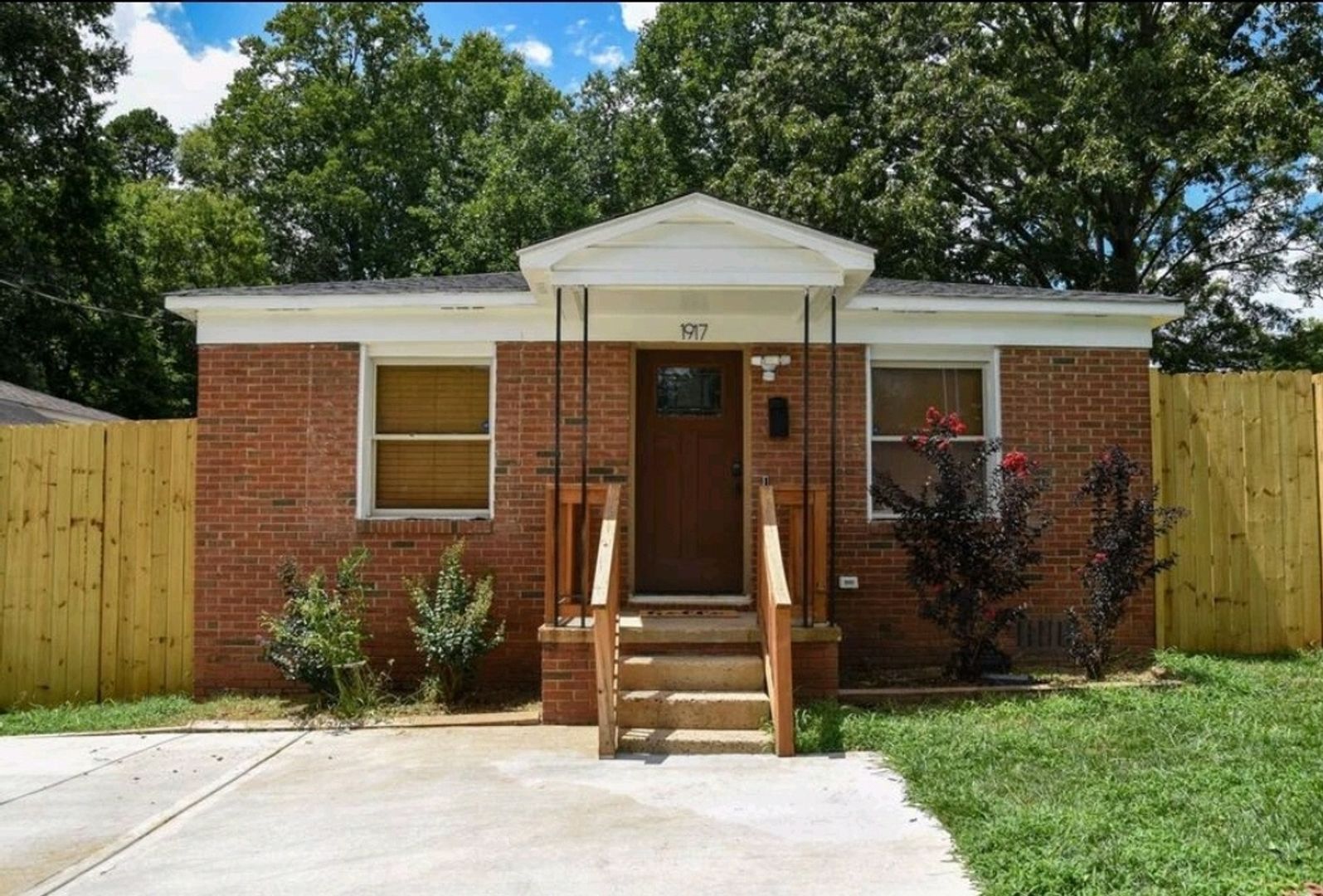 Building Photo - 1917 Taylor Ave