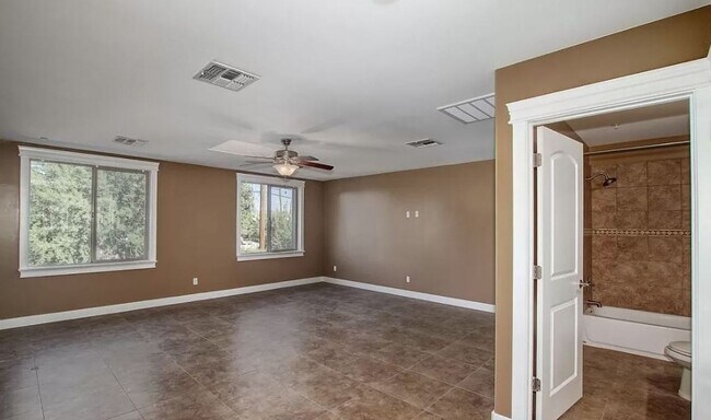 Building Photo - 3 Bed | 3.5 Bath - Biltmore Luxury Townhom...