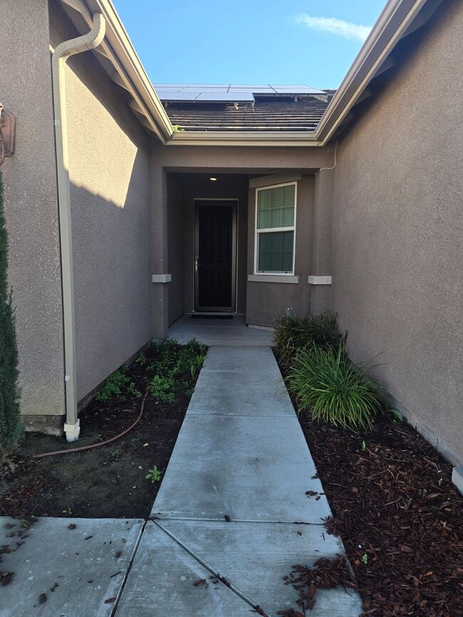 Building Photo - 4 BR 2 BA home available now