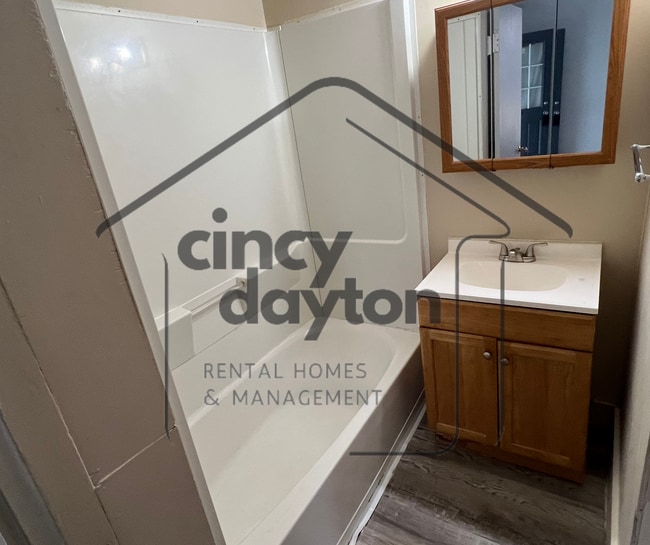 Building Photo - 110 N River St