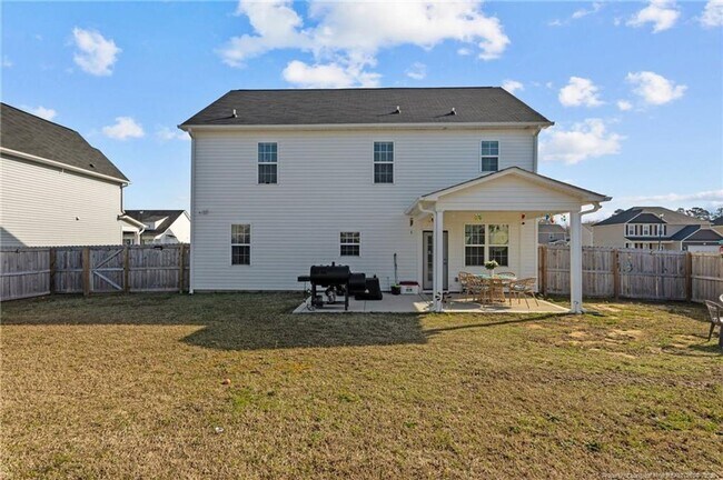 Building Photo - 4 Bedrooms 3 Bathrooms