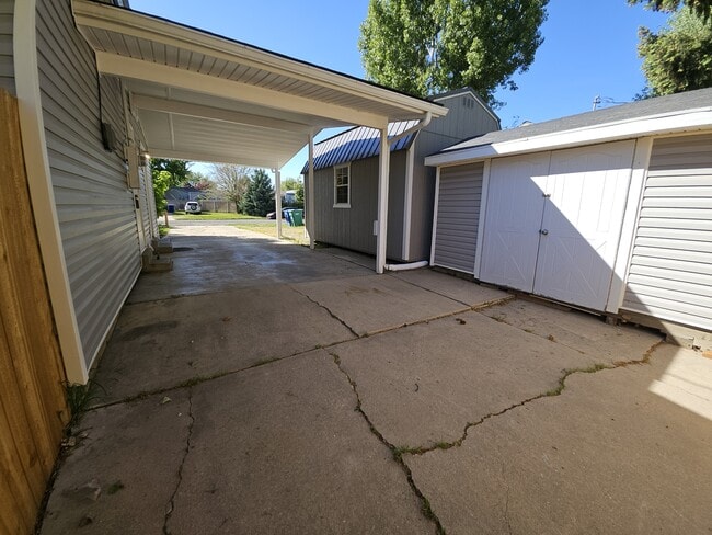 Building Photo - 1428 N Porter Ave