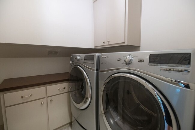 Building Photo - Bouldin Creek Neighborhood - Prime Location - 3/2.5!