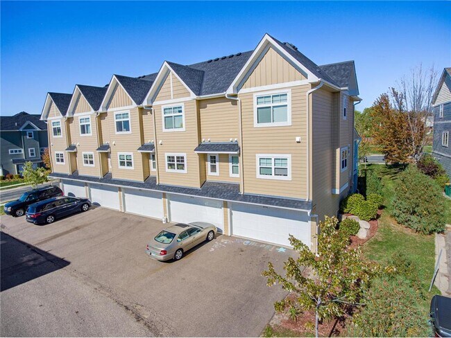 Building Photo - 2950 Clover Ridge Dr