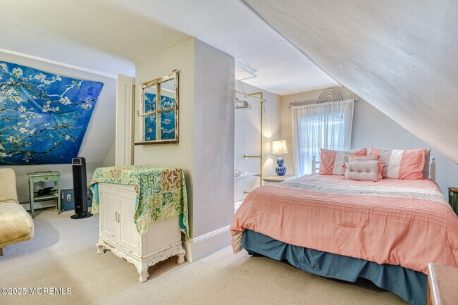 Building Photo - 19 Webb Ave