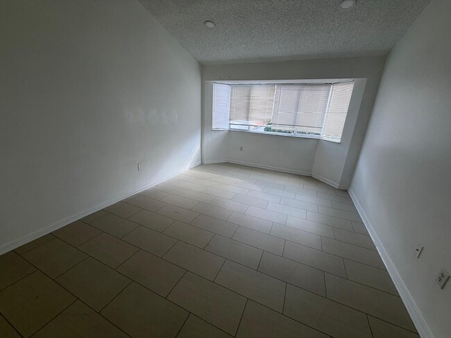 Building Photo - 3780 Amalfi Dr