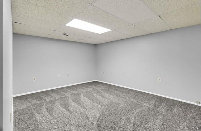 Building Photo - 1921 Vine Way Dr